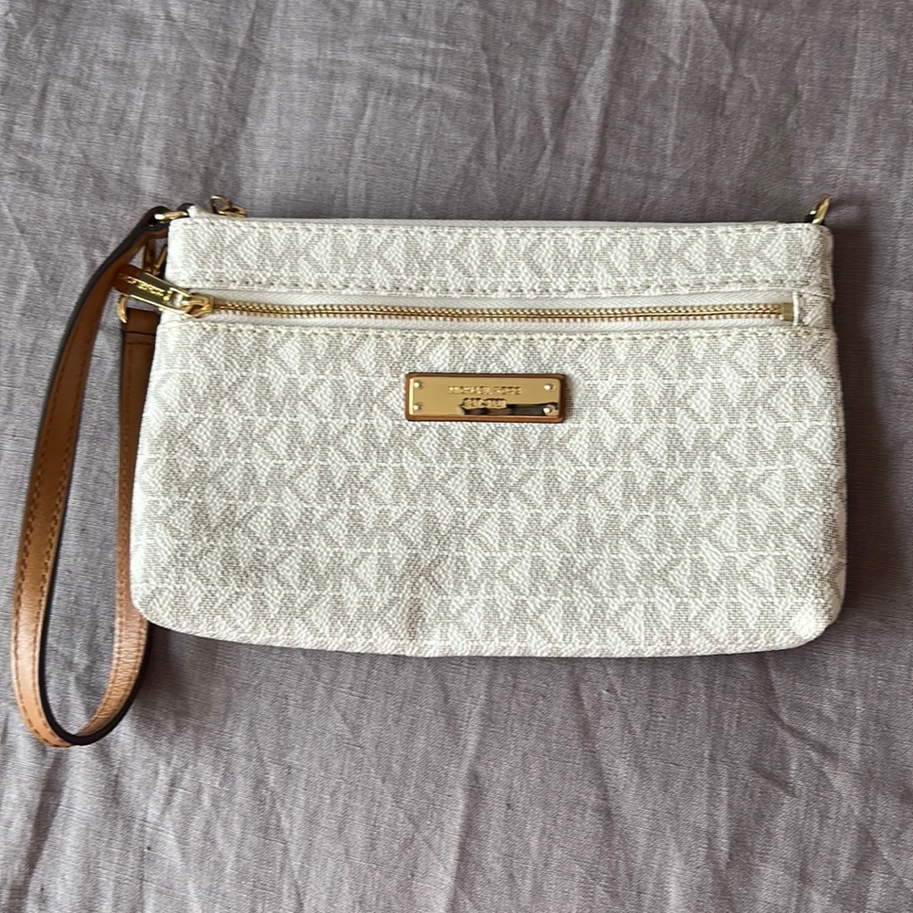 Michael Kors Jet Setter Wristlet
